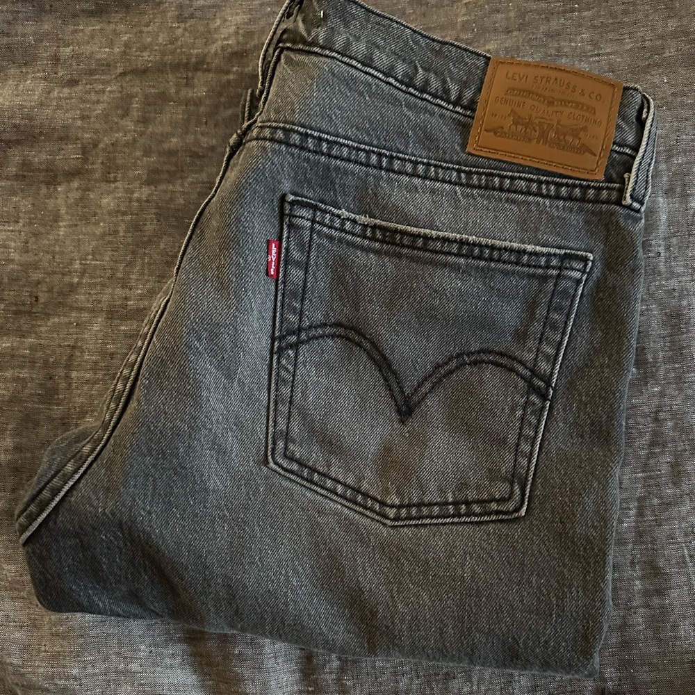 Levi’s Wedgie Fit Straight size 29 in black/gray
